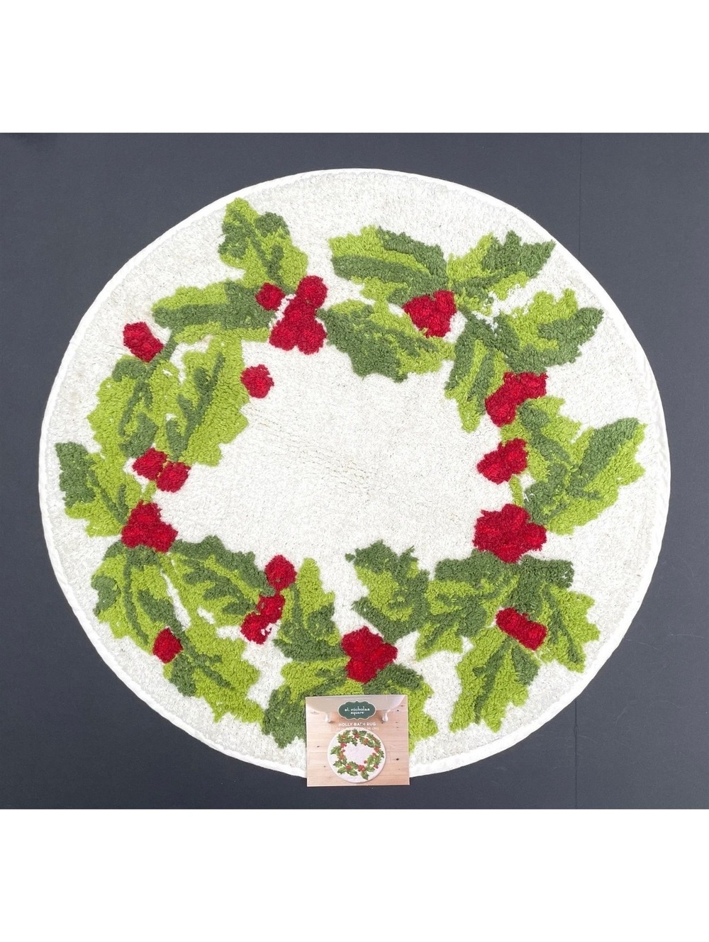 St. Nicholas Square Holly Bath Rug 24-Inch Round Tufted Cotton Holiday Decor